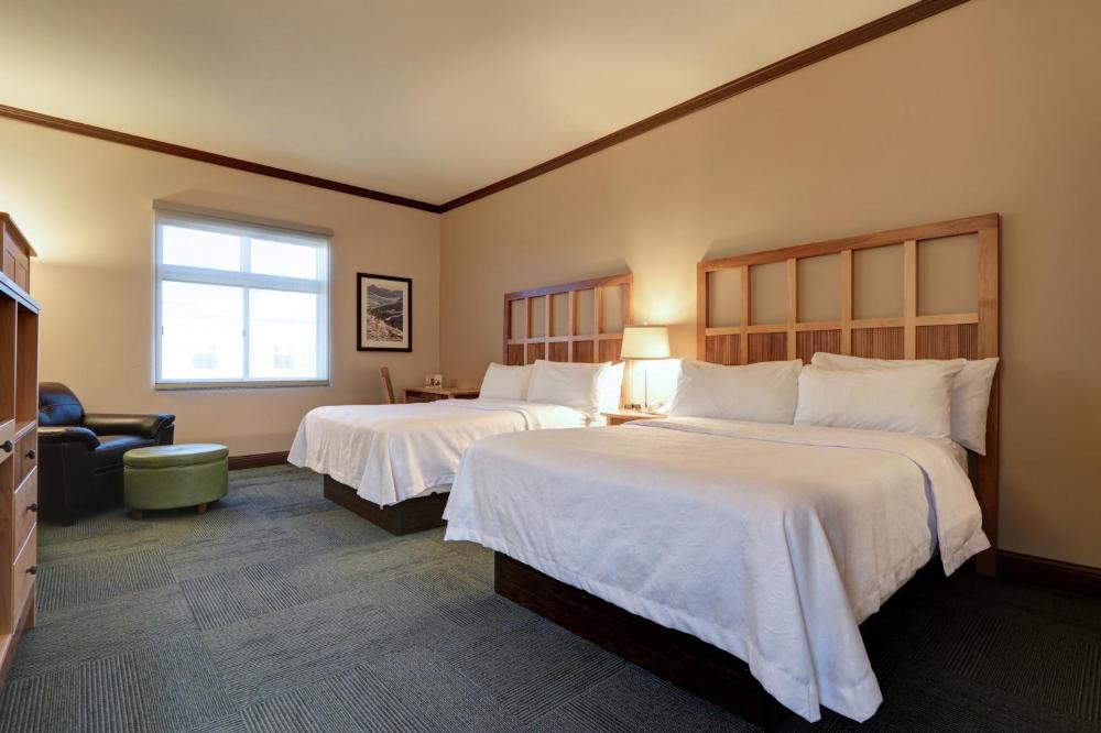 Queen Room with Two Queen Beds interior
